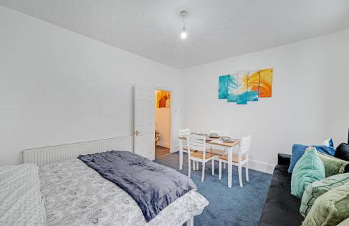 Sleeps 4 - Near Tottenham Stadium w Free Parking - Foto 6