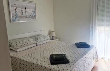 2 bedroom apartment - Sleeps 4 - Pool - Garden - Foto 11