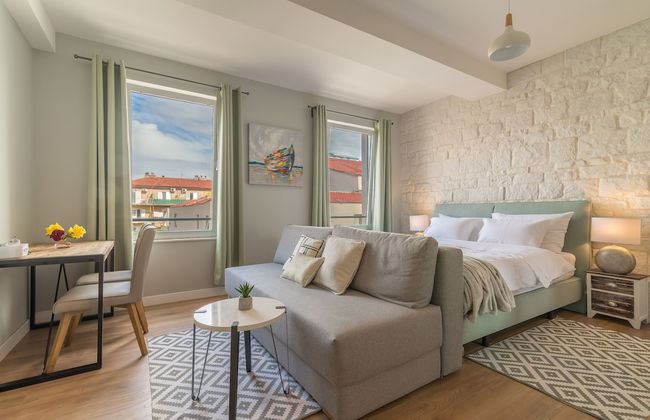 Luxurious Suites Elegance - Photo 35