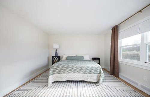 Luxury 4BR in Hudson Valley on a 8 Acre Estate - Hot Tub, Large Firepit, Oversized 38 Ft Deck! - Foto 7