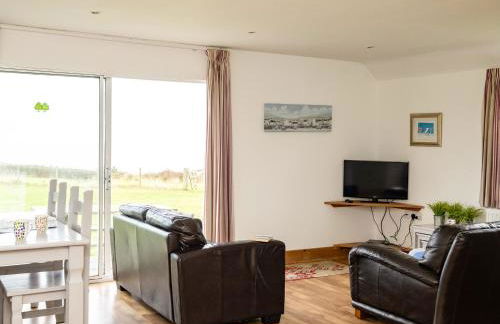 Dolphin Lodge - Photo 11