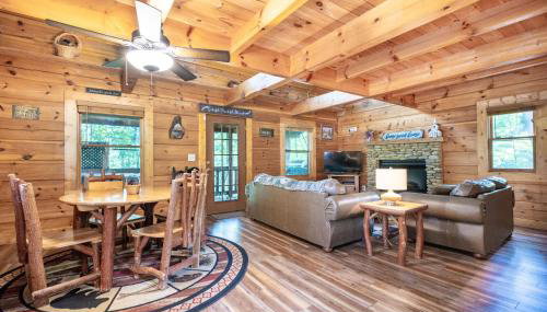 Cozy Cabin Escape 7mins to Pigeon Forge Hot tub - Foto 1