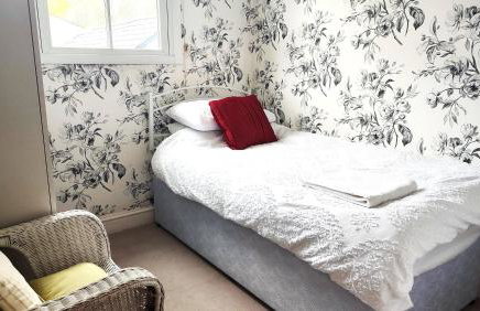 3 Bed 2 Bath Cottage with private parking and garage - Foto 10