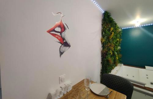 Un amour passionnel,love room,15 min du zoo,balnéo XL privatisée et disponible toute l'année ,piscine couverte et chauffée d'avril à fin septembre à partager avec d'autres logements et elle est privatisée de 20h à 22h - Foto 10