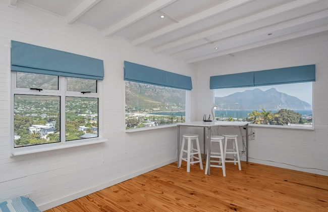 Unwind in Coastal Charm at Villa Santorini - Photo 13