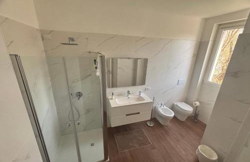 Grazioso appartamento Peschiera Borromeo a 10 minuti in auto da Milano, aeroporto Linate e ospedale Cardiologico e di San Donato - Photo 9