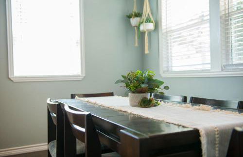 Walk to the Silos! 3 Bed 1960's Bungalow near Baylor - Foto 34