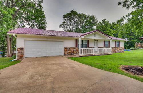 Yard and 15 Boat Slip Waterfront Grove Getaway - Foto 24