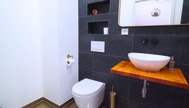 La Marilyn by Leslodgespa - Confort haut de gamme, salle de bain privée, jardin et cuisine commune, à 5 minutes de l'aéroport - Foto 5