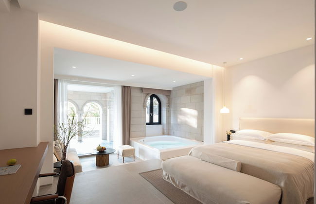 Miyue Roman Holiday Bubble Pool hotel - Photo 11