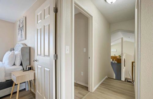 4BR w Fireplace Backyard BBQ near Peterson AFB - Foto 32