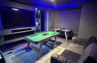 SK Stays Modern Luxury Home With Jacuzzi Bath & Cinema Room - Foto 2