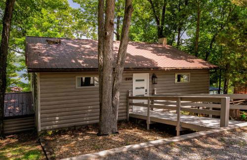 French Country Cottage Dock & Screened Porch - Photo 17