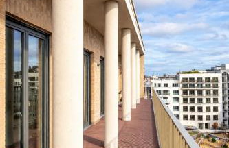 City Centre Roof Terrace Penthouse with Parking - Photo 6