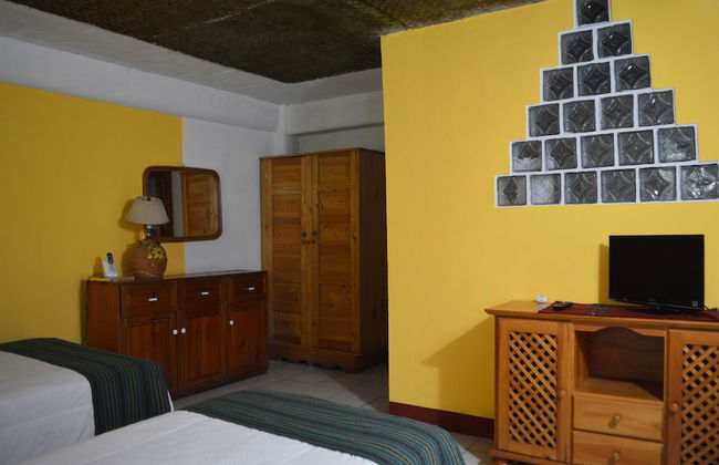 Eco Suites Uxlabil Guatemala City - Photo 10