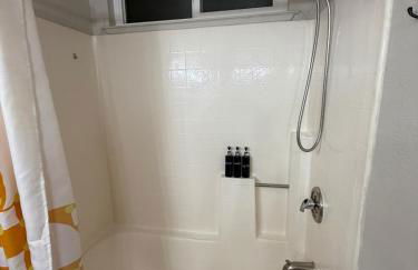 Spacious 4BR Family Home Free Parking, Fast WiFi, Near Galleria & Fountains - Foto 17