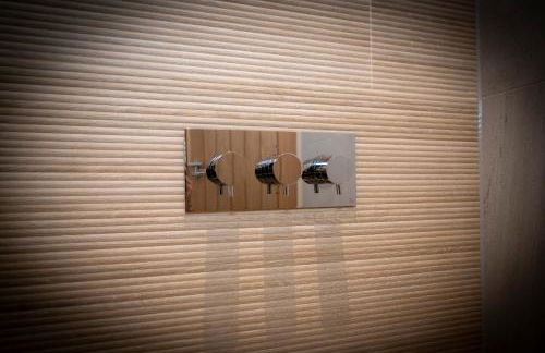 Spacious 5BR Home Near New Forest & Coast - Parking - Sleeps 10 - Photo 40