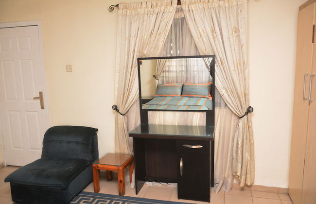 Flat 7 a and b - Photo 3