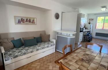 Appartement les Mésanges en rez de jardin -terrasse-2 chambres-parking - Foto 10