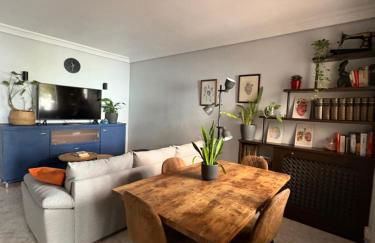 Acogedor apartamento y parking - Foto 9