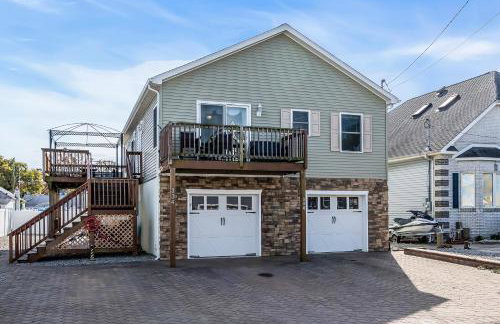 Game Room, Kayaks, Steps to the Ocean! - Photo 1