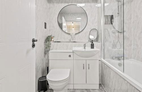 Riverside Rest 2 - 2 Bath, 2 Bedroom Apartment - Free Onsite Parking - Photo 25