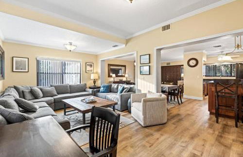 SAND CASTLE-Fun For Big Groups-Walk to Beach, Heated Pool, Lanai - Foto 13