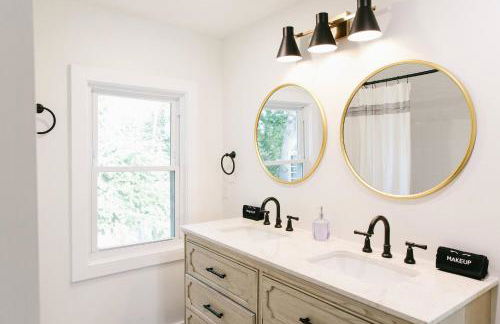 Newly Renovated! Beautiful home with game room. - Foto 34