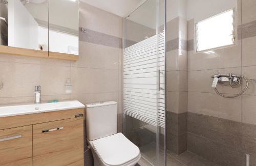 Salt & Sun Apartments by Konnect, at Kaminaki Beach - Foto 59