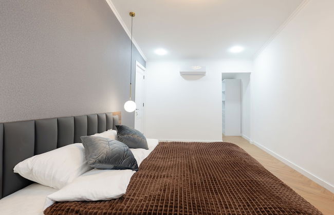 Chic & Modern 4BR Home in Old Tbilisi - Photo 7