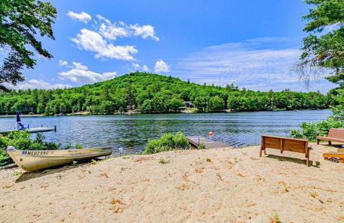 Lakefront Moose Pond Retreat - Foto 1