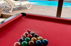 Piscina e Sinuca CASA Beto Carrero 500m do Parque 1 suite e 2 quartos 3bwc a 300m da Praia churrasqueira e estacionamento privado - Foto 2