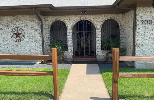 StockYards! Walk 3 Blocks-Ranch House sleeps 8 - Foto 2