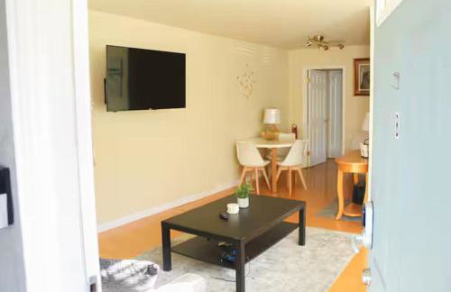 Cozy Condo In Prime Location next to the marina - Photo 3
