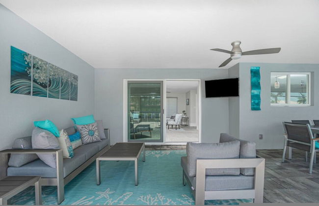 Tranquility - Waterfront Villa With Pool Dock - Photo 7