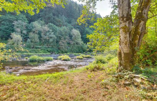 Historic Mapleton Cottage with River Views and Hot Tub - Foto 25