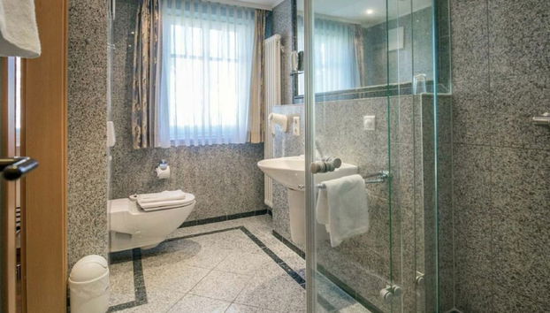 Comfy Apartment With 1 Bedroom and Balcony 53 - Foto 4, Baño