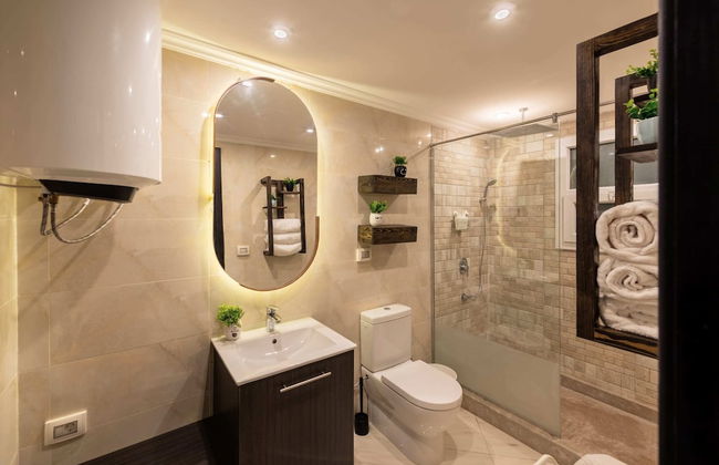 Xuru Stays I Waterfront Designer 2BR - 5 min to Airport - Foto 22