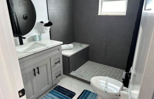 Cozy 2 BR Waterfront home with Heated Pool - Foto 29