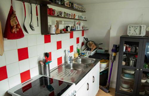 Seine-Front Apt in Stone House with parking and garden, Lacroix Island - Photo 10