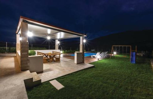 Three-Bedroom Apartment In Donja Ostrvica - Photo 20