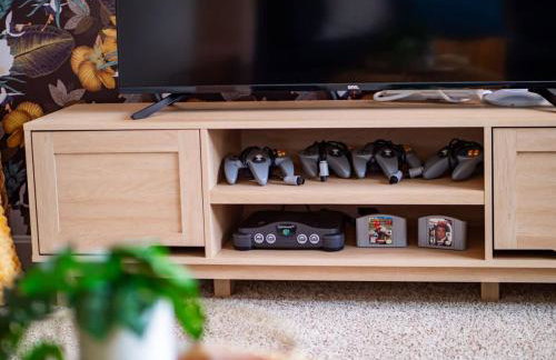 4 Bedroom Pool and Hot Tub Home Near Cleveland - Photo 44