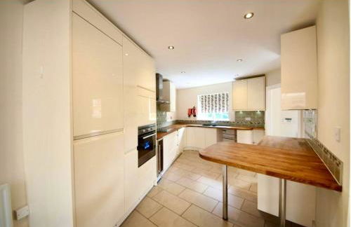 Stunning 5-Bed House in Peterborough host 15 g - Foto 22