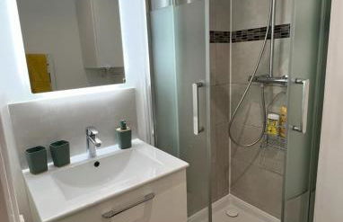 PARIS-MONTROUGE Magnifique Appartement 2 pièce de 36m2 - très cosy pour 1 à 5 personnes refait à neuf - ENTIRE APARTMENT LUXIRIOUS AND WARM - Montrouge Paris 14ème - Proche Aéroport Orly & Parc Expositions Porte de Versailles FREE WIFI GRATUIT - Foto 30