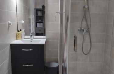 Roomy studio near town and ski lift, free WiFi and parking - Foto 11