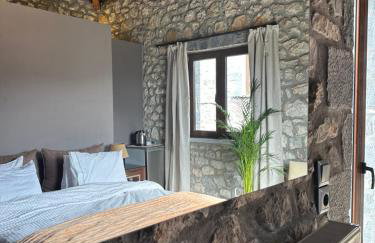 Wood & Stone Guesthouse - Photo 6