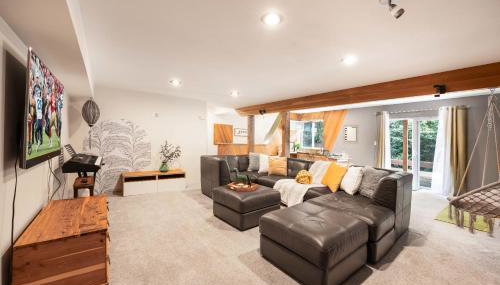 Kirkland Oasis Chic Basement Retreat with Hot Tub - Foto 2