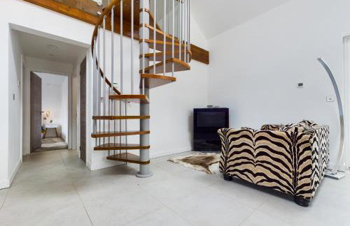 Contemporary 2 bedroom eco home with a twist - Photo 7