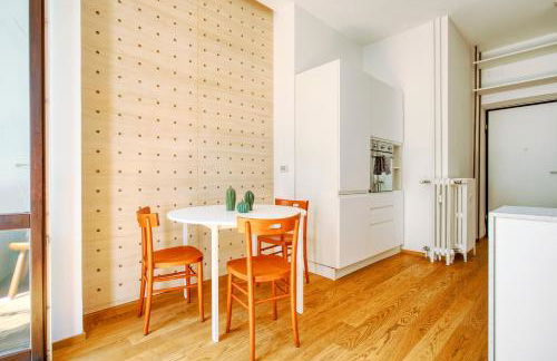 Just Urban Stays - Bilocale con Spazio Esterno - 10 min Duomo in tram - Foto 16