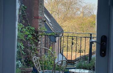 Epic Location, Views & Large Private Terrace - Photo 10